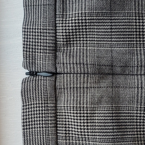 Banana Republic Black and White Micrk Check Plaid Faux Wrap Pencil Skirt 8 - Picture 9 of 9